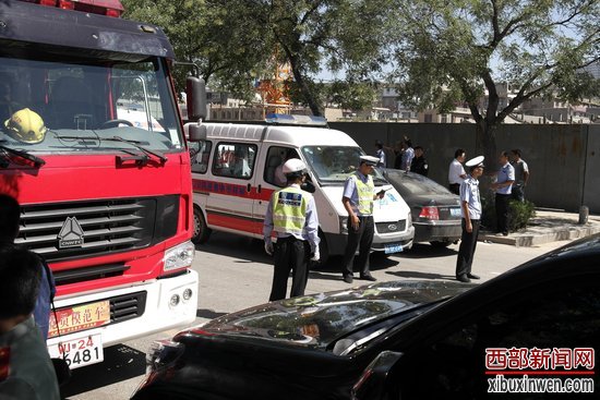 快报:榆林一在建楼房整体倒塌 二十余人被埋