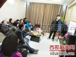 　　春节期间，一家人团聚时还召开了家庭科学研讨会（资料照片）