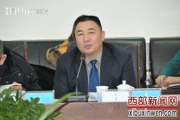 新疆社会科学院研究员特?那木吉勒