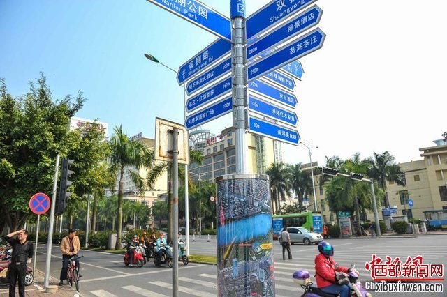广西南宁首设慢行交通指示牌 地图标识错漏百出