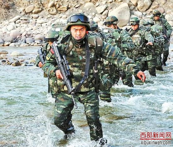新疆武警特勤支队反恐 火焰喷射器歼灭暴恐分子